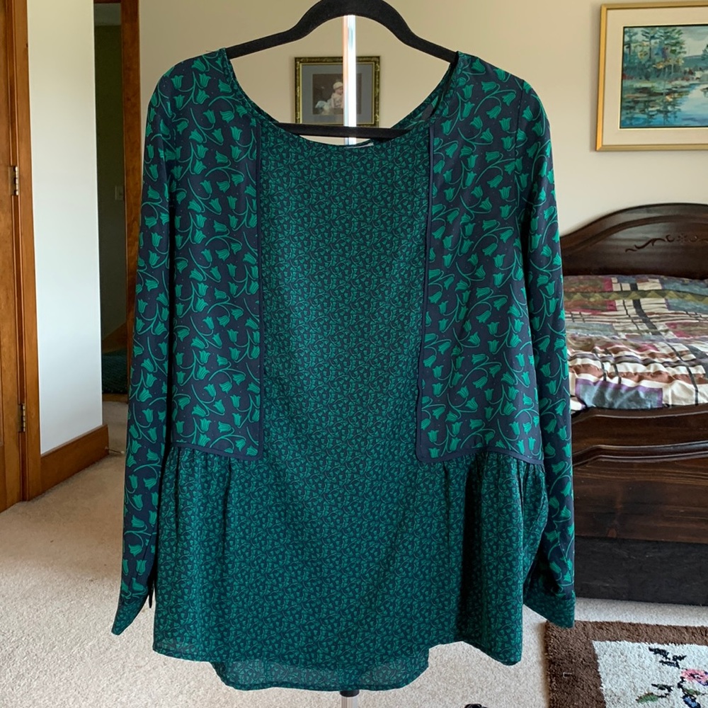 Beautiful Green/Navy Loft Blouse, Size Large